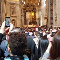 La folla in San Pietro 